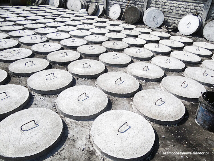 Wytrzymałe włazy do szamb betonowych z zabezpieczeniami  w Żaganiu